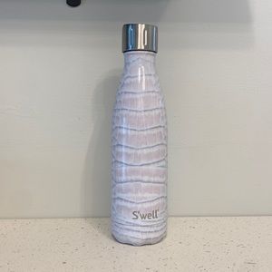 Swell water bottle